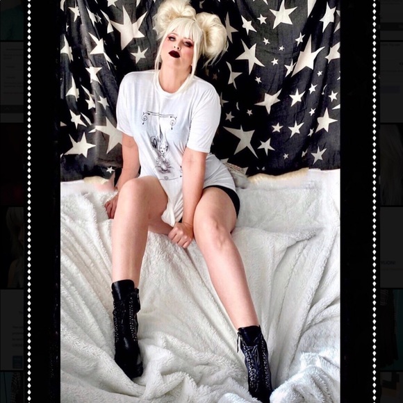 Meet your Posher, Kristen (Kiki) - Picture 2 of 2